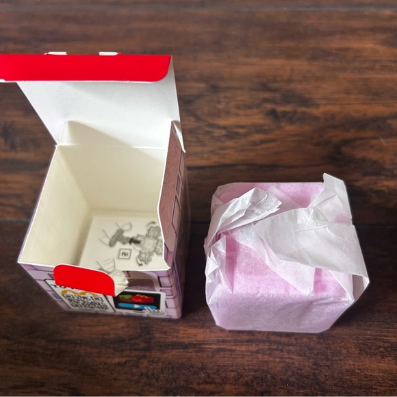 2025 A Minecraft Movie Pink Wool Box - Picture 3 of 10